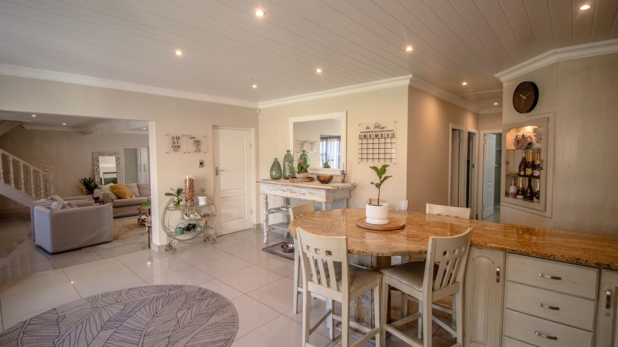 6 Bedroom Property for Sale in Heiderand Western Cape